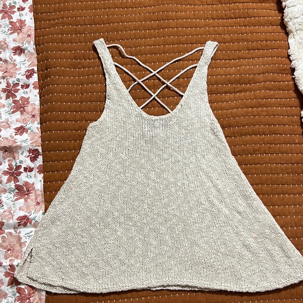 AE knit cross back design
